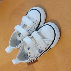 TODDLER CONVERSE SIZE 6